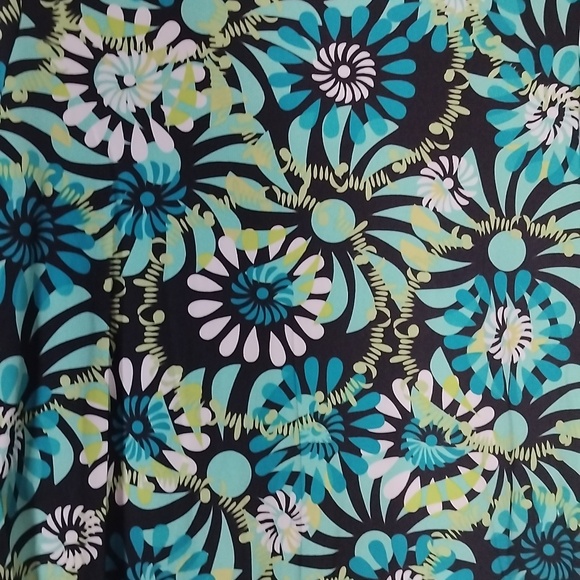 Top with sequence neckline.  NOT sure if size - Picture 6 of 6